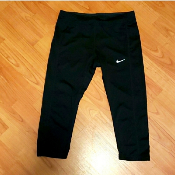 Nike Pants - Nike dri-fit black legging capri pants